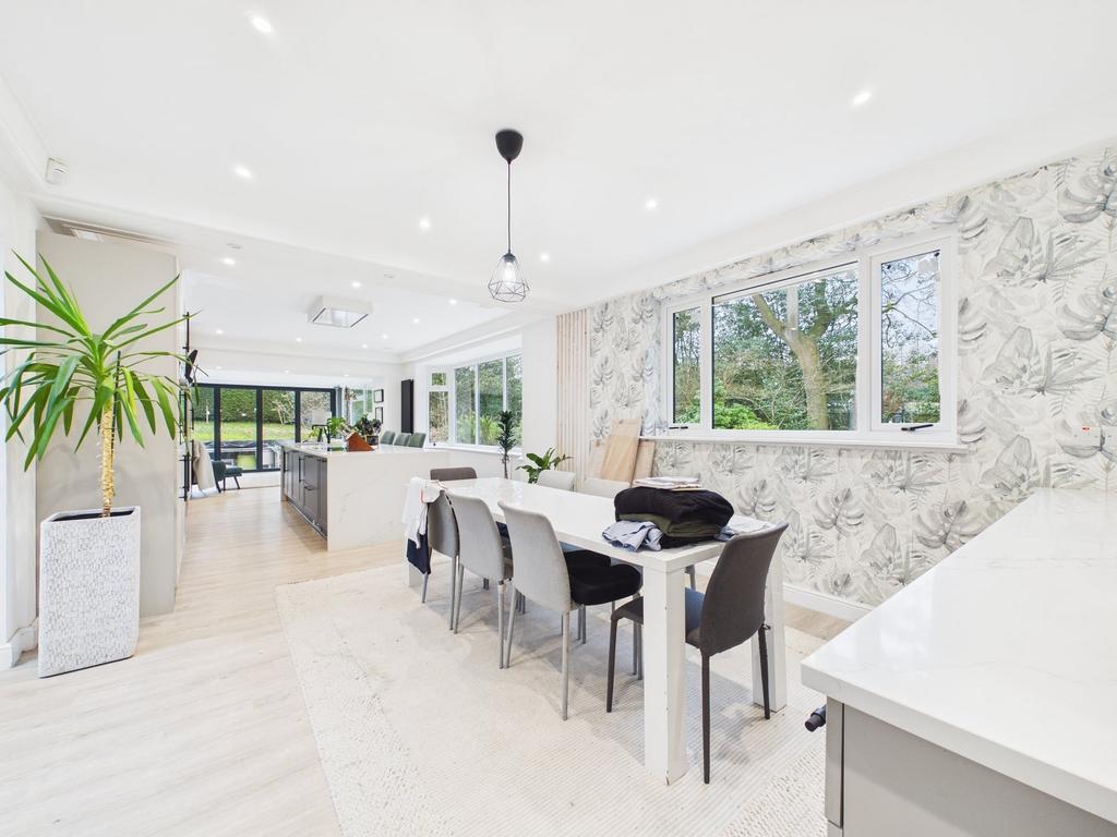 Open plan dining room &amp; breakfast/kitchen