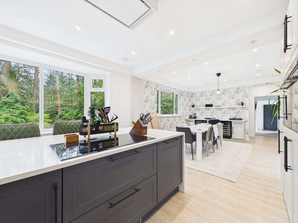Open plan dining room &amp; breakfast/kitchen