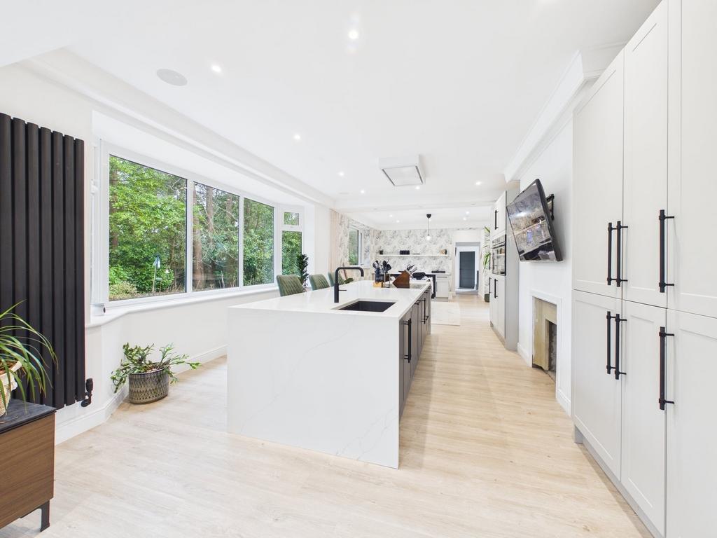 Open plan dining room &amp; breakfast/kitchen