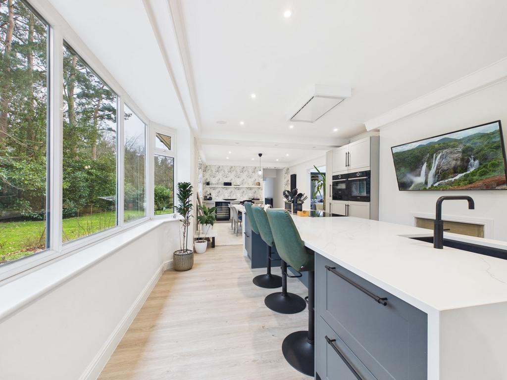 Open plan dining room &amp; breakfast/kitchen