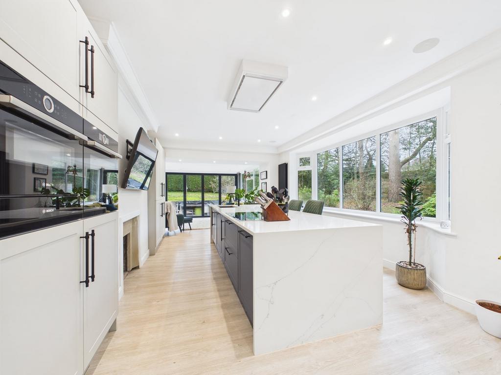 Open plan dining room &amp; breakfast/kitchen