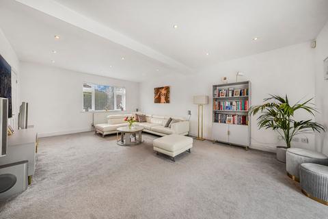 4 bedroom end of terrace house for sale, Whitehills Road, Loughton IG10