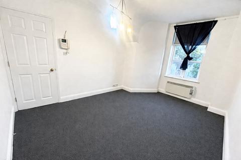 2 bedroom flat to rent, Upton Park, Slough SL1