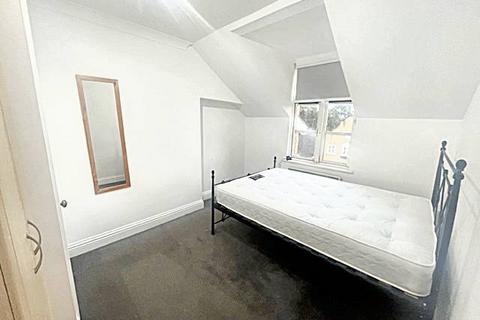 2 bedroom flat to rent, Upton Park, Slough SL1