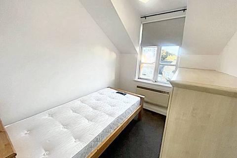 2 bedroom flat to rent, Upton Park, Slough SL1