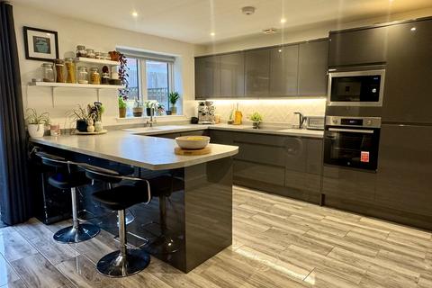 4 bedroom end of terrace house for sale, Leach Road, Somerset TA20