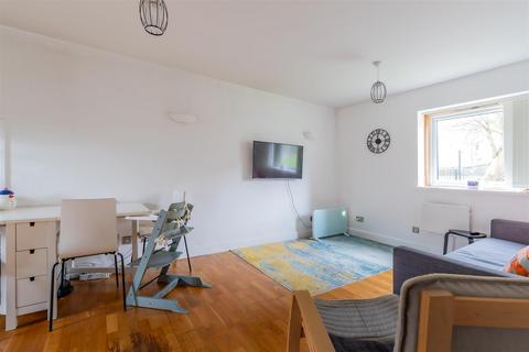 undefined, Henke Court, Cardiff CF10