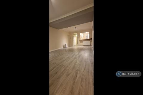 3 bedroom flat to rent, Rainham, Gillingham, ME8