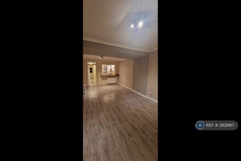 3 bedroom flat to rent, Rainham, Gillingham, ME8