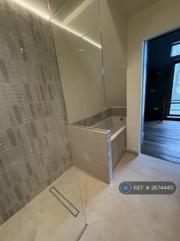 En-Suite Bedroom 1