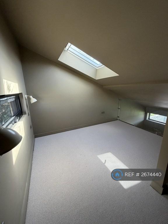 Mezzanine Bedrrom 2