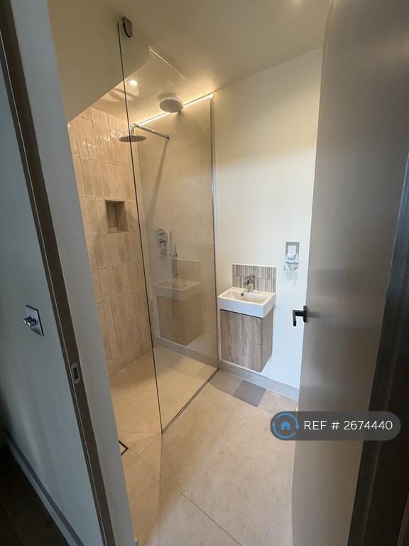 Ensuite Bedroom 2