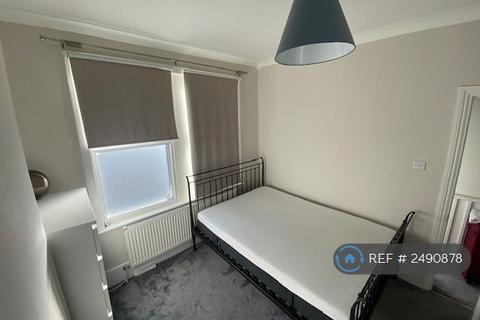 2 bedroom flat to rent, Whateley Road, London, SE22