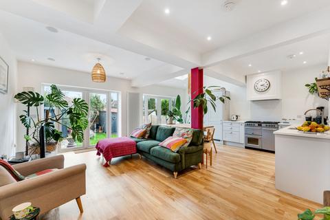 4 bedroom semi-detached house for sale, The Nook, Newton, CH2
