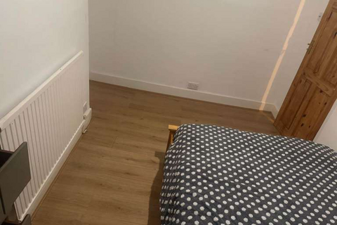 1 bedroom in a house share to rent, Boswell Rd, London, CR7