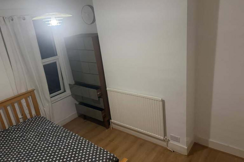 1 bedroom in a house share to rent, Boswell Rd, London, CR7