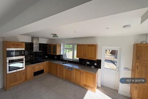 3 bedroom semi-detached house to rent, Ashridge Drive, Watford, WD19