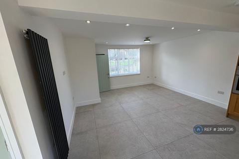 3 bedroom semi-detached house to rent, Ashridge Drive, Watford, WD19