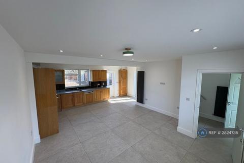 3 bedroom semi-detached house to rent, Ashridge Drive, Watford, WD19