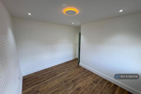 3 bedroom semi-detached house to rent, Ashridge Drive, Watford, WD19