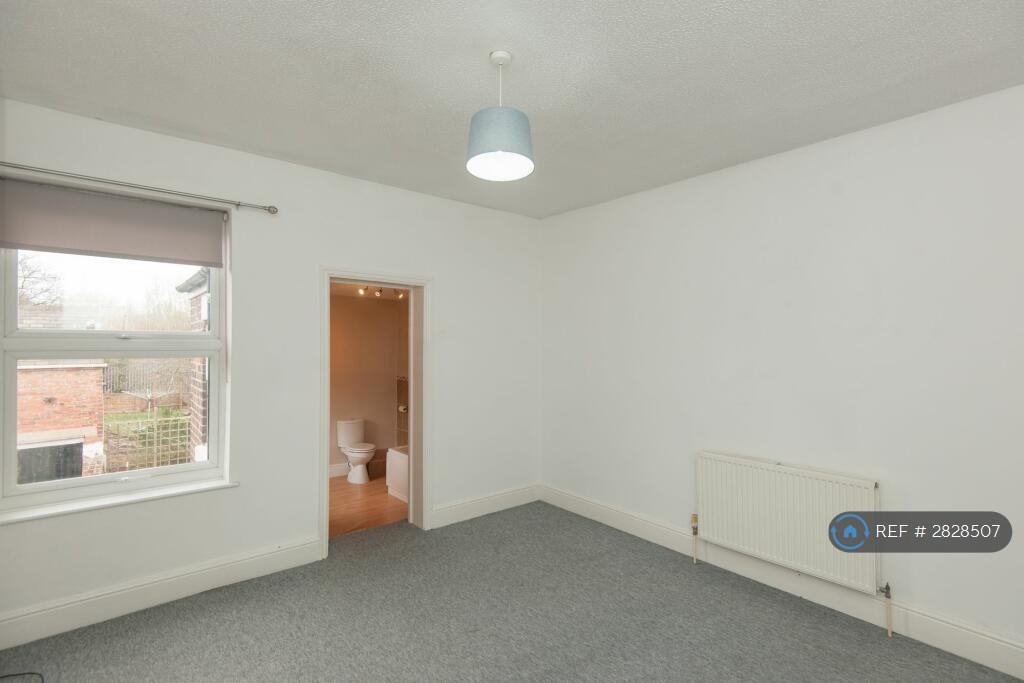Large Upstairs Bedroom With Large Ensuite Bathroom