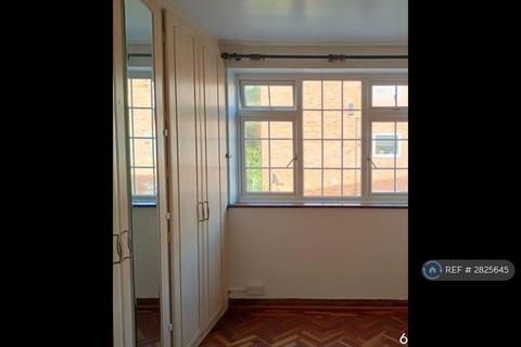 2 bedroom flat to rent, Church Road, Northolt, UB5