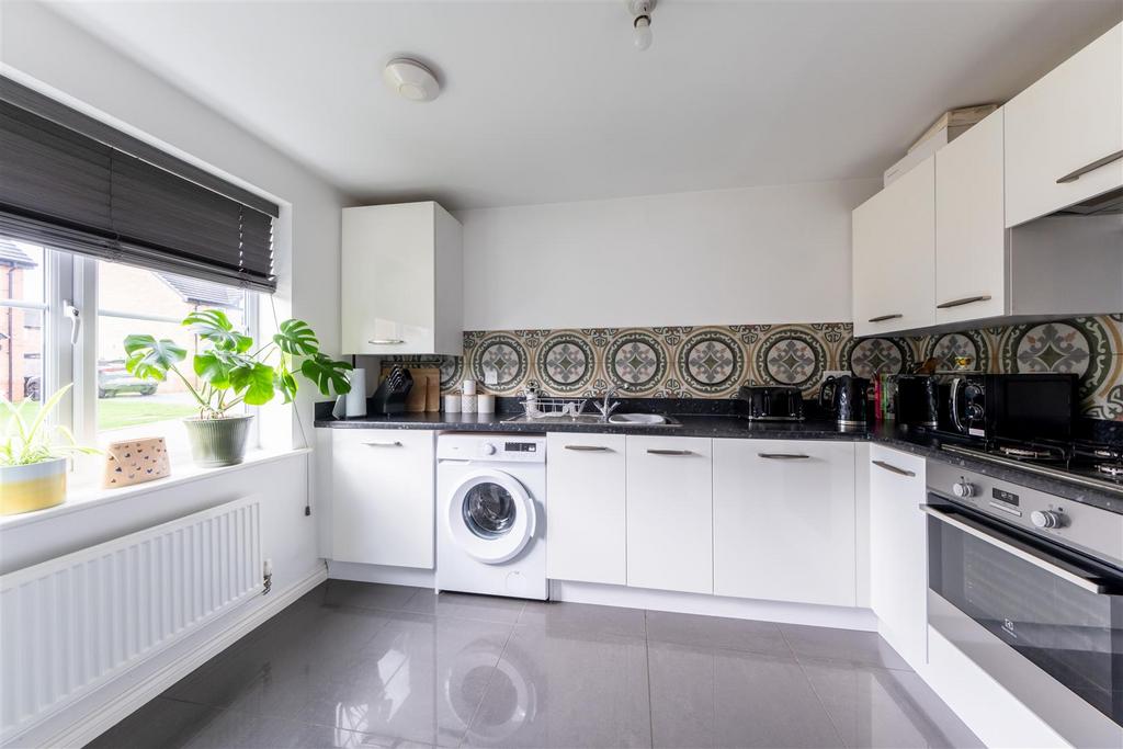 2 St James Court-002.jpg