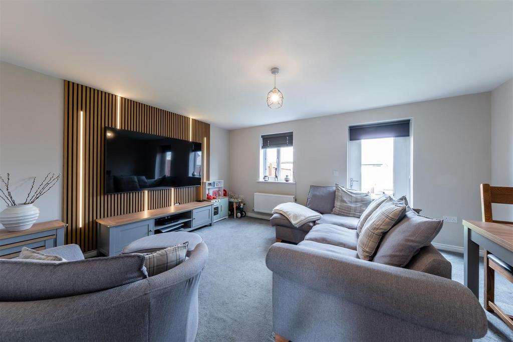 2 St James Court-005.jpg