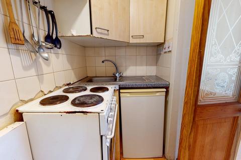 Studio to rent, Chatsworth Road, London NW2
