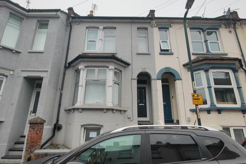 Terraced house to rent, Salisbury Road, Chatham ME4