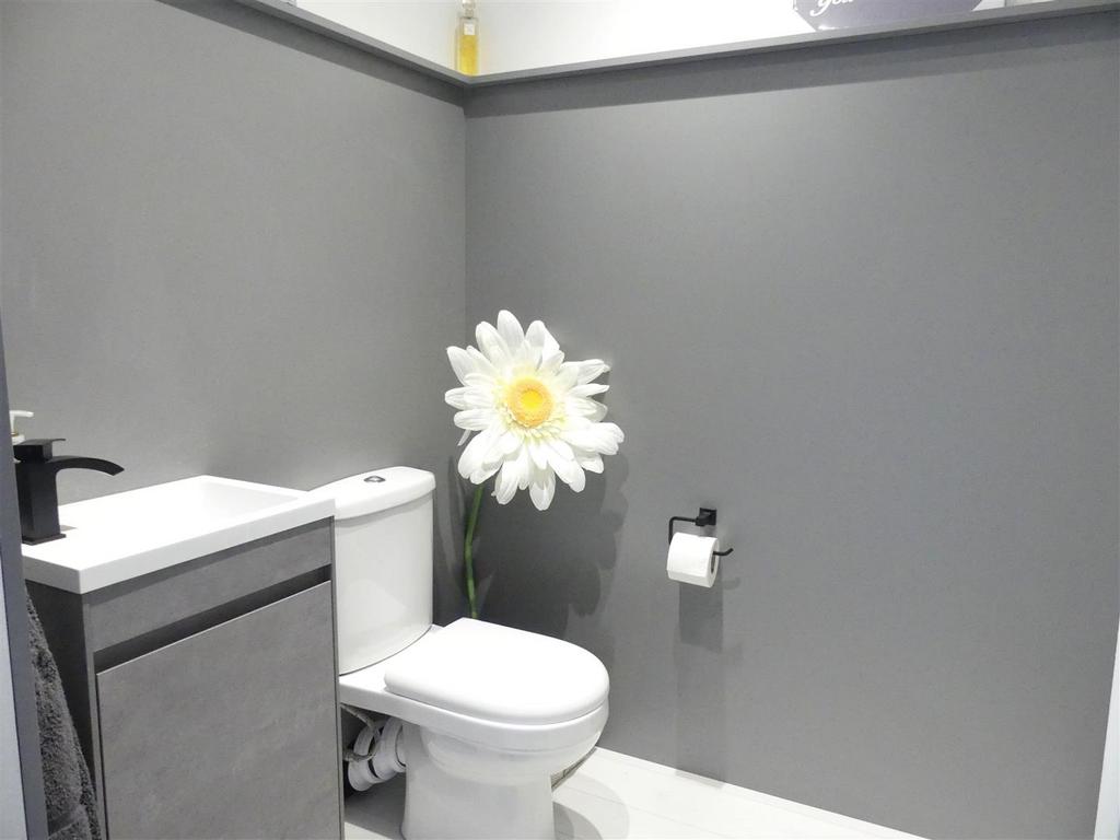 En-Suite Dressing Room / WC