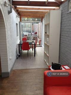 5 bedroom terraced house to rent, Hollydale Road, London, SE15
