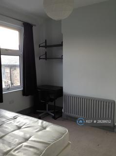 5 bedroom terraced house to rent, Hollydale Road, London, SE15