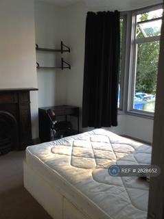 5 bedroom terraced house to rent, Hollydale Road, London, SE15