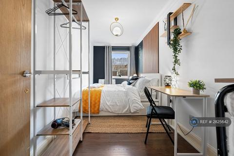 1 bedroom in a house share to rent, Campbell Road, London, E3