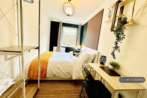 1 bedroom in a house share to rent, Campbell Road, London, E3