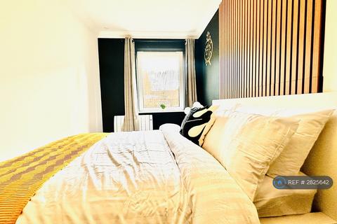 1 bedroom in a house share to rent, Campbell Road, London, E3