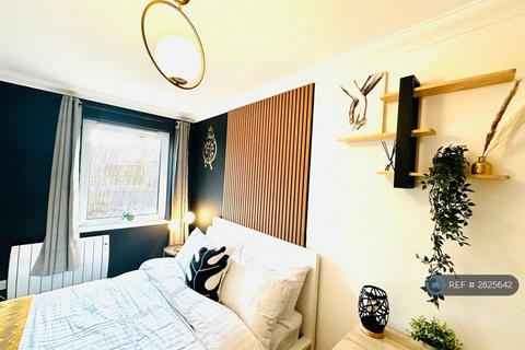 1 bedroom in a house share to rent, Campbell Road, London, E3