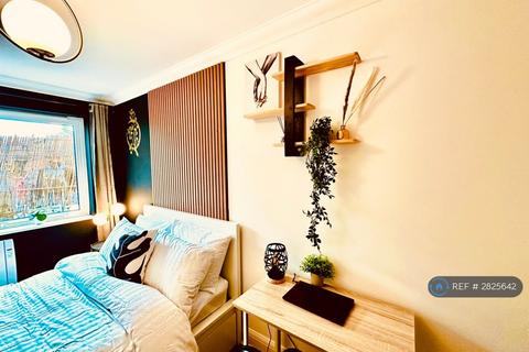 1 bedroom in a house share to rent, Campbell Road, London, E3
