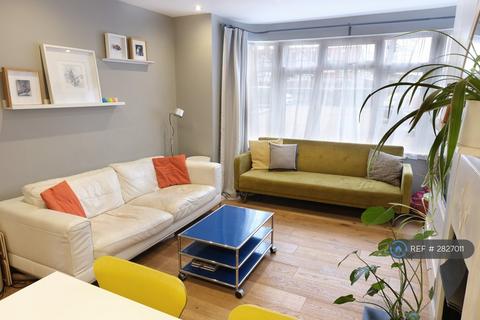 2 bedroom flat to rent, South Norwood Hill, London, SE25