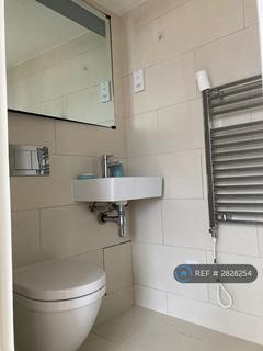 Studio to rent, Holloway Road, London, N19