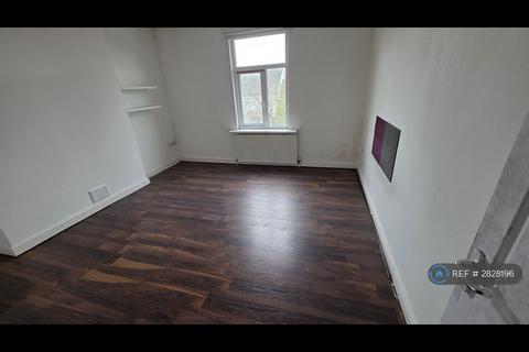 2 bedroom flat to rent, Wellington Street East, Salford, M7