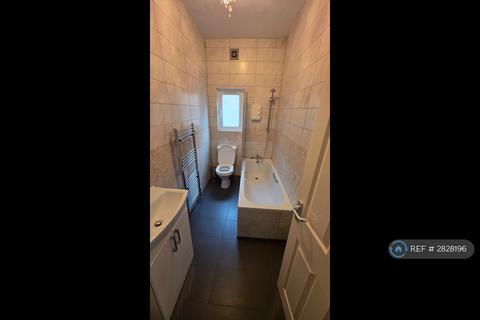 2 bedroom flat to rent, Wellington Street East, Salford, M7