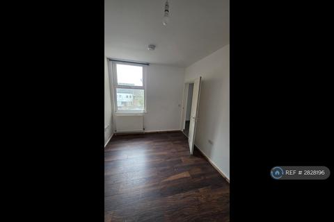 2 bedroom flat to rent, Wellington Street East, Salford, M7