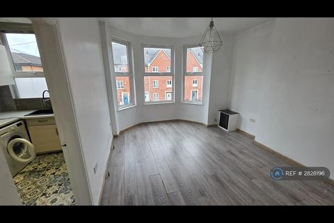 2 bedroom flat to rent, Wellington Street East, Salford, M7
