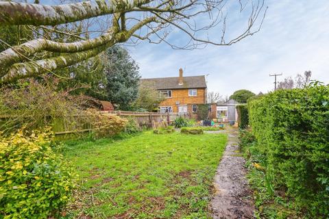 2 bedroom maisonette for sale, Bloxham Road, Milcombe, Banbury, Oxfordshire, OX15
