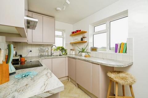 2 bedroom maisonette for sale, Bloxham Road, Milcombe, Banbury, Oxfordshire, OX15