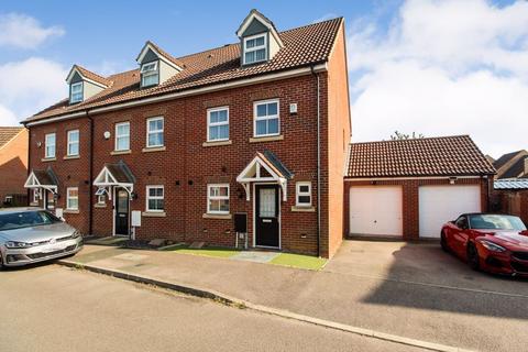 3 bedroom end of terrace house for sale, Langlands Road, Bedford MK41