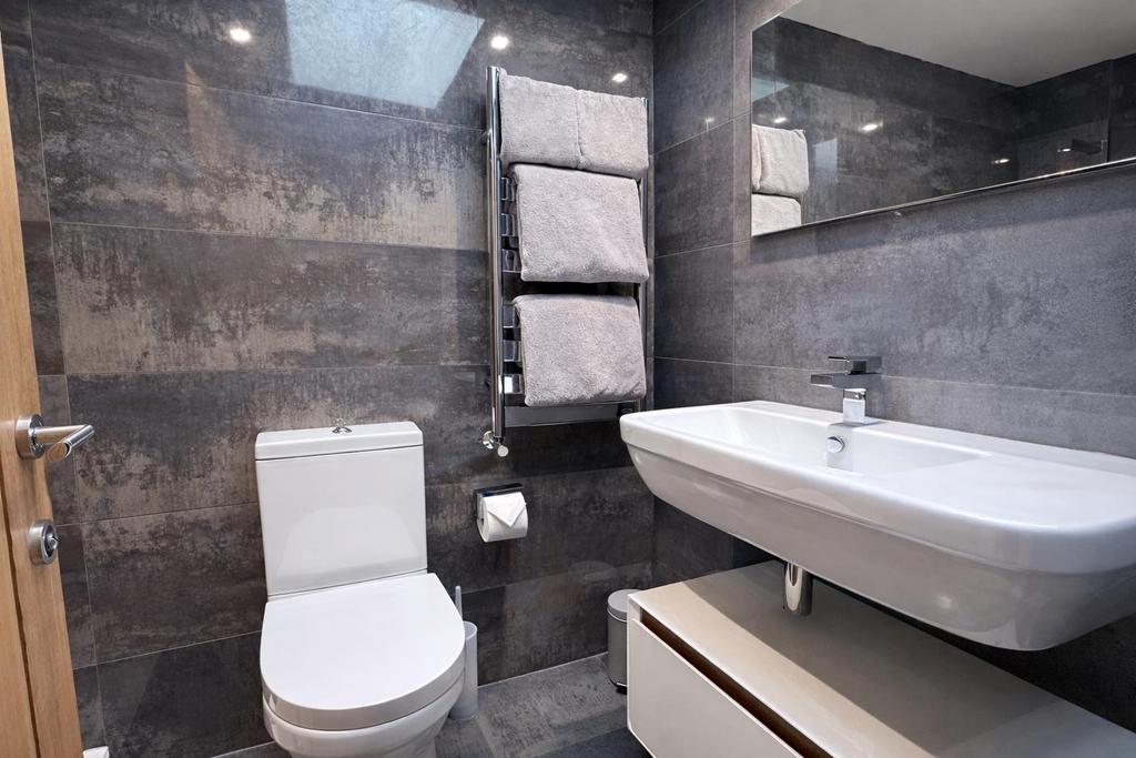 En-suite Shower