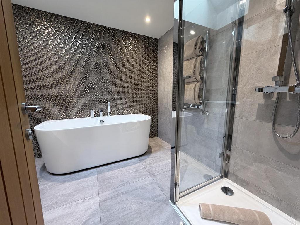 Luxury Principal Bathroom